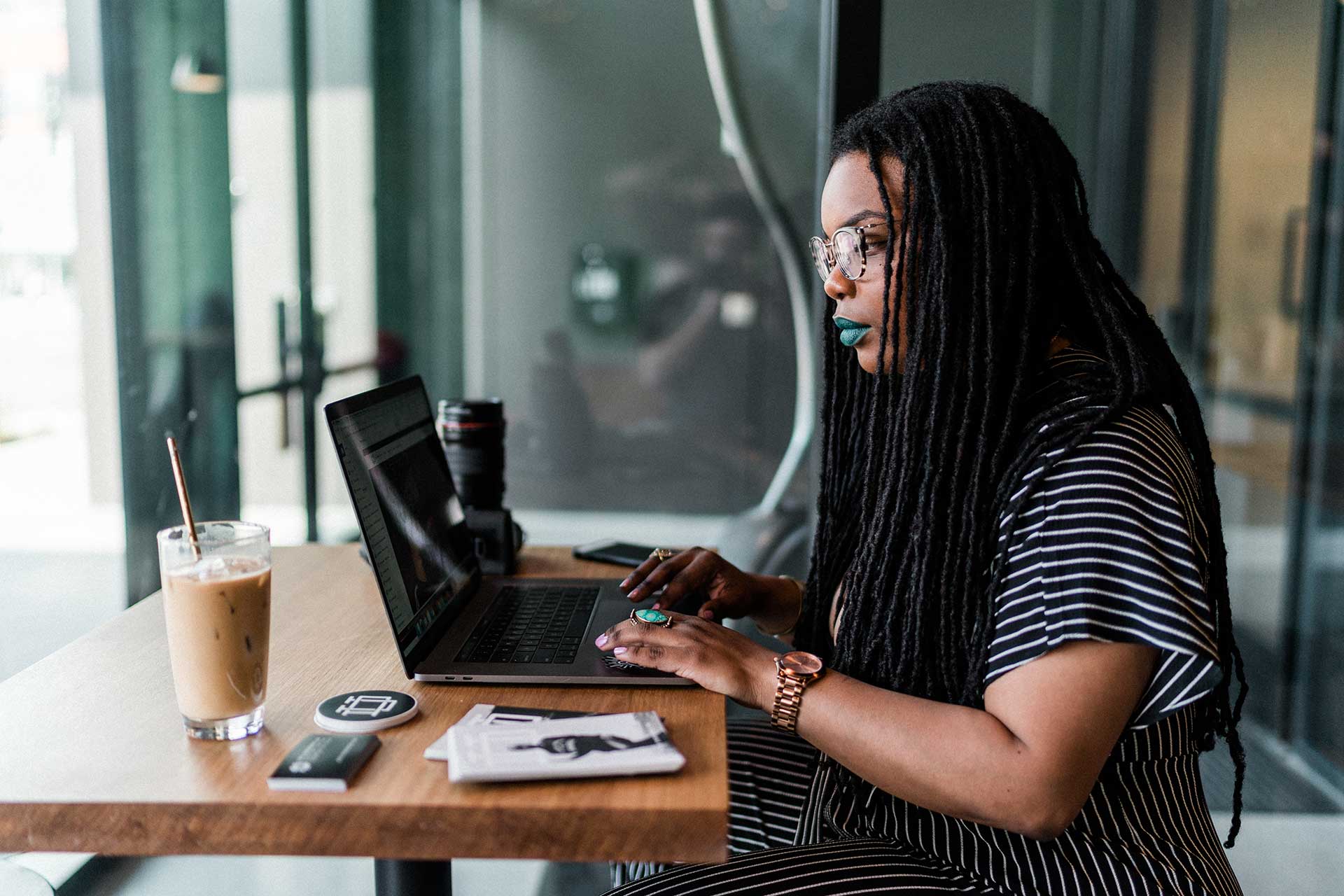 //courses.awaketheflame.com/wp-content/uploads/2021/10/womanworking.jpg